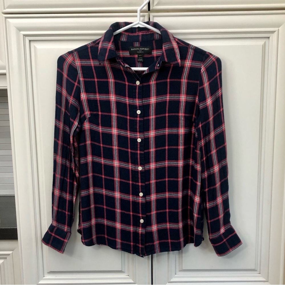 Banana Republic women’s plaid button up shirt